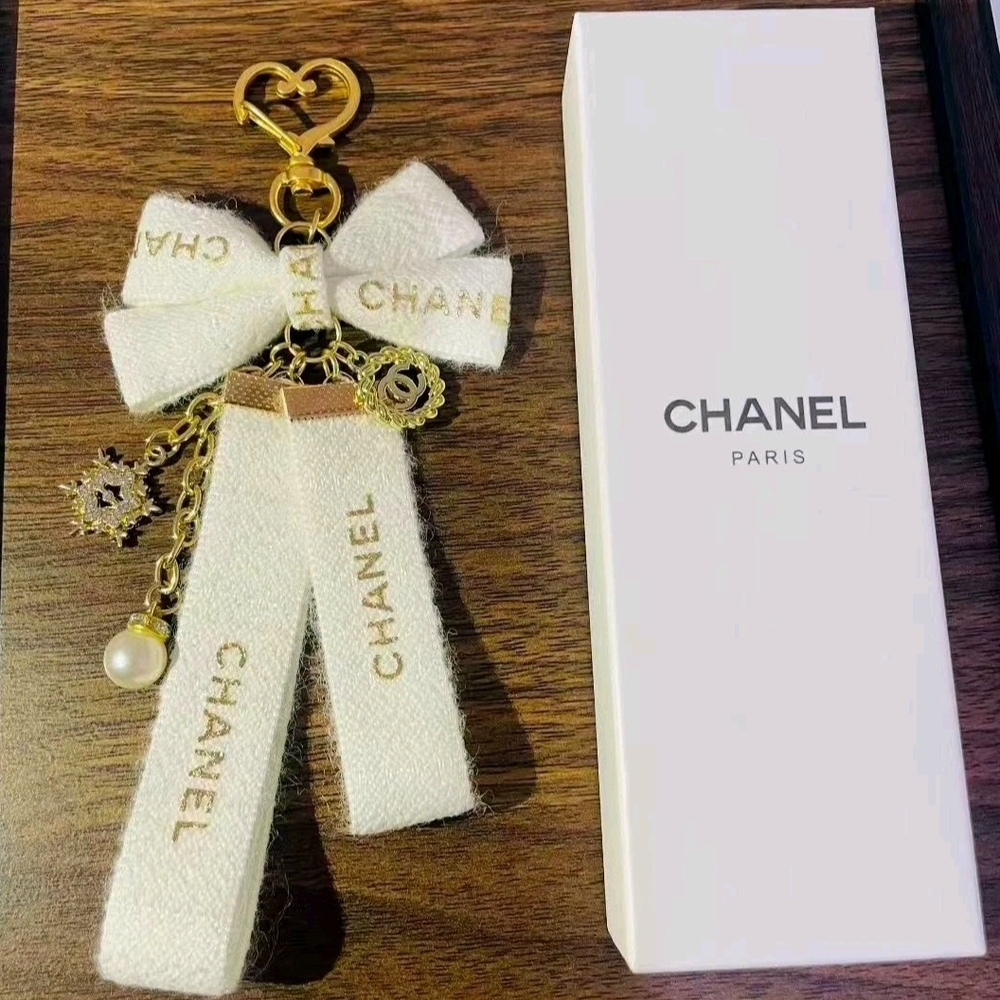 CHANEL Ribbon Bow Bag Charm Keychain Gold Heart Clasp Pearl CC Logo White Gift